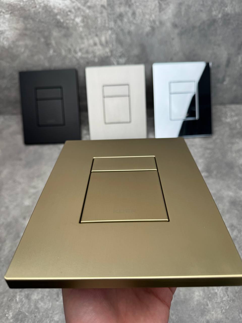Панель змиву KOER KT-0607-12 157x198x3mm пластикова, кнопка квадратна (колір матове золото) (KR5715)